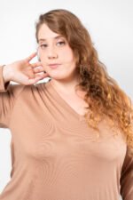 CAMISETA CUELLO "V" - Imagen 8