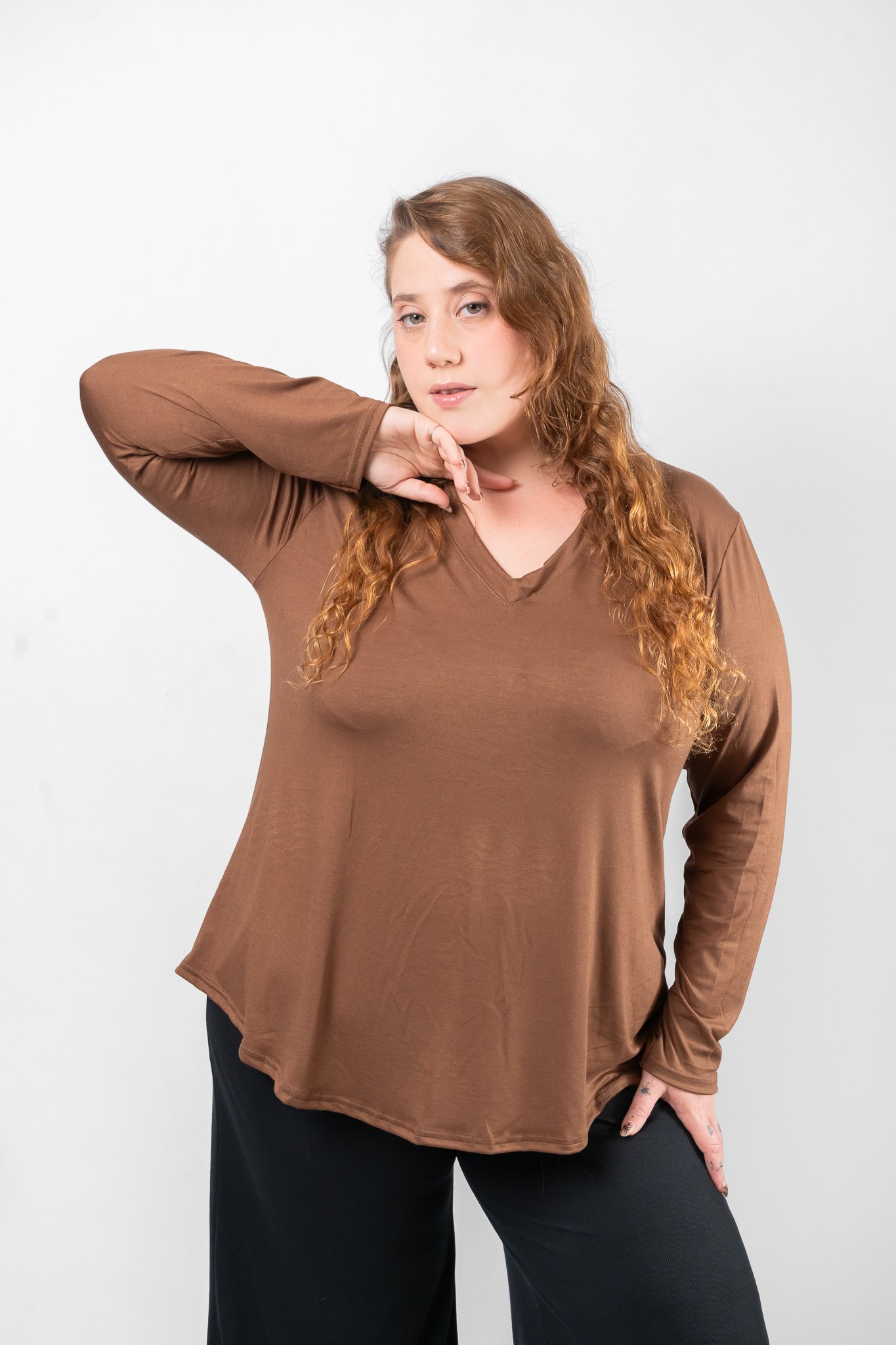 STR09577-Edit CAMISETA CUELLO "V" - Imagen 1