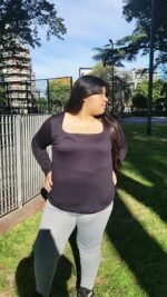 Camiseta cuello Cuadrado